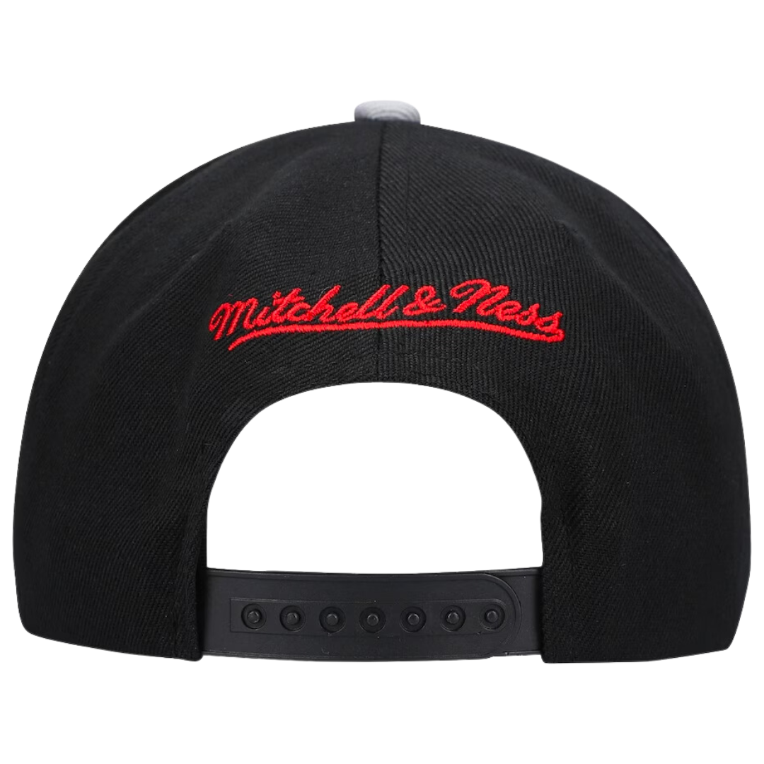 Chicago Bulls Mitchell and Ness Core Basic Snapback Hat