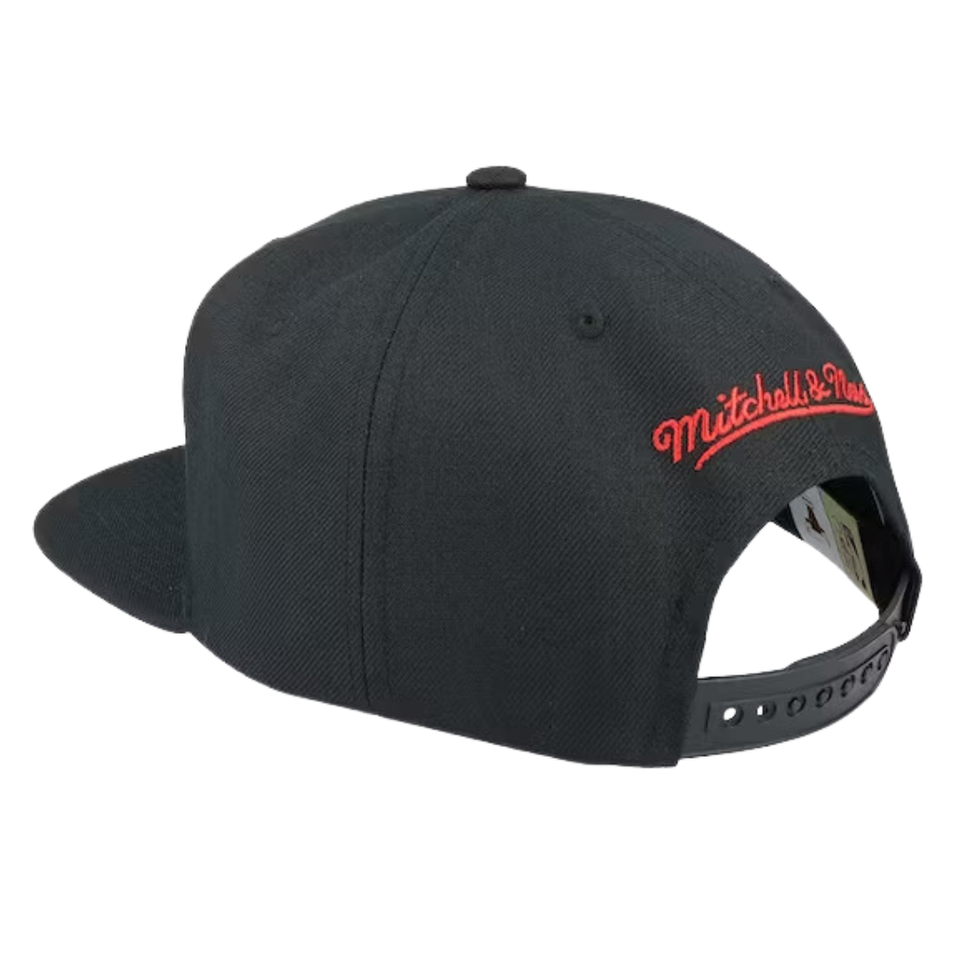 Chicago Bulls Mitchell and Ness HWC Core Basic Snapback Hat