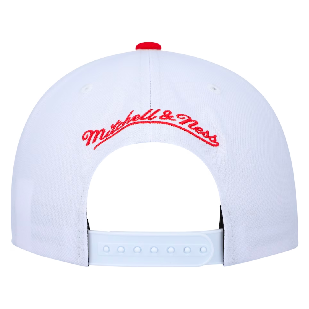 Chicago Bulls Mitchell and Ness Two-Tone White / Red Snapback Hat