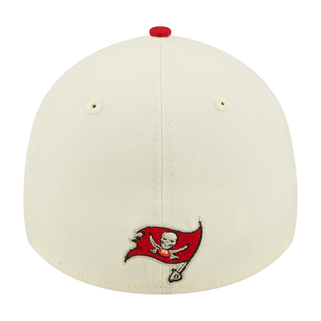 Tampa Bay Buccaneers Cream/Red 2022 Sideline 39THIRTY Flex Hat